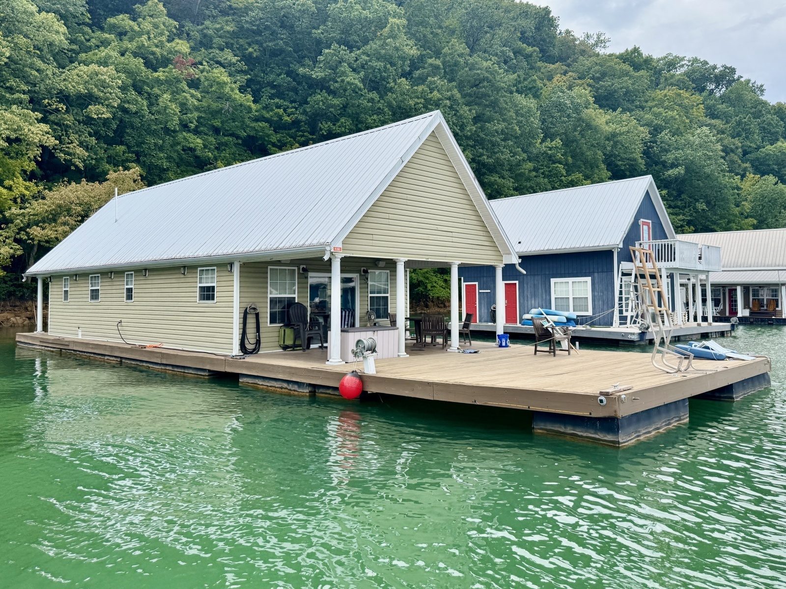 2006 Custom 20 x 43 Floating Cabin - Approx 812sqft