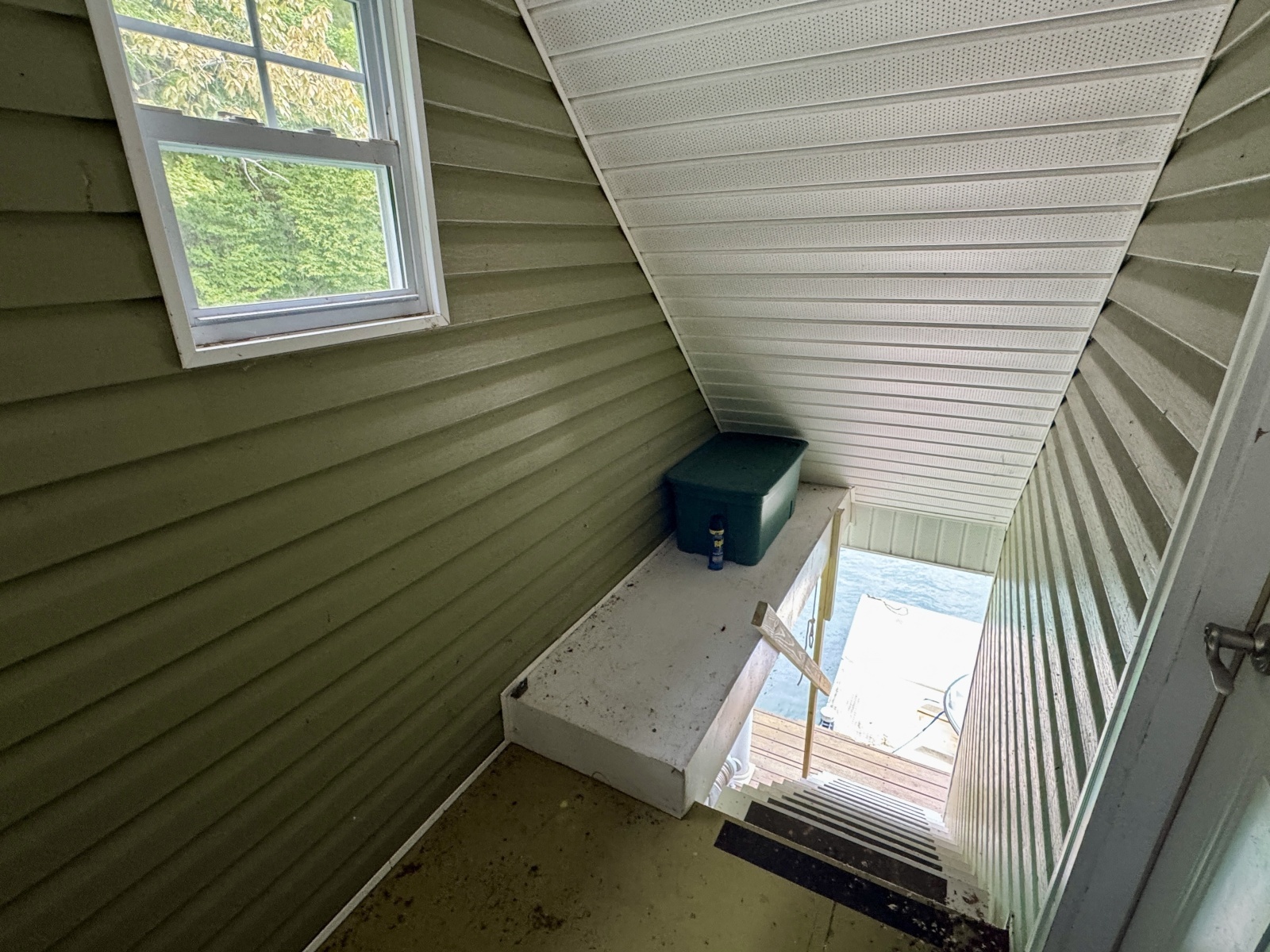 2006 Custom 20 x 43 Floating Cabin - Approx 812sqft