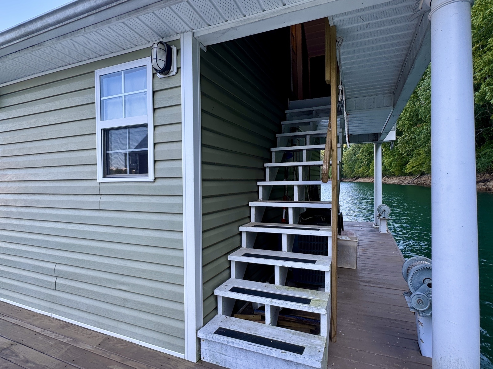 2006 Custom 20 x 43 Floating Cabin - Approx 812sqft