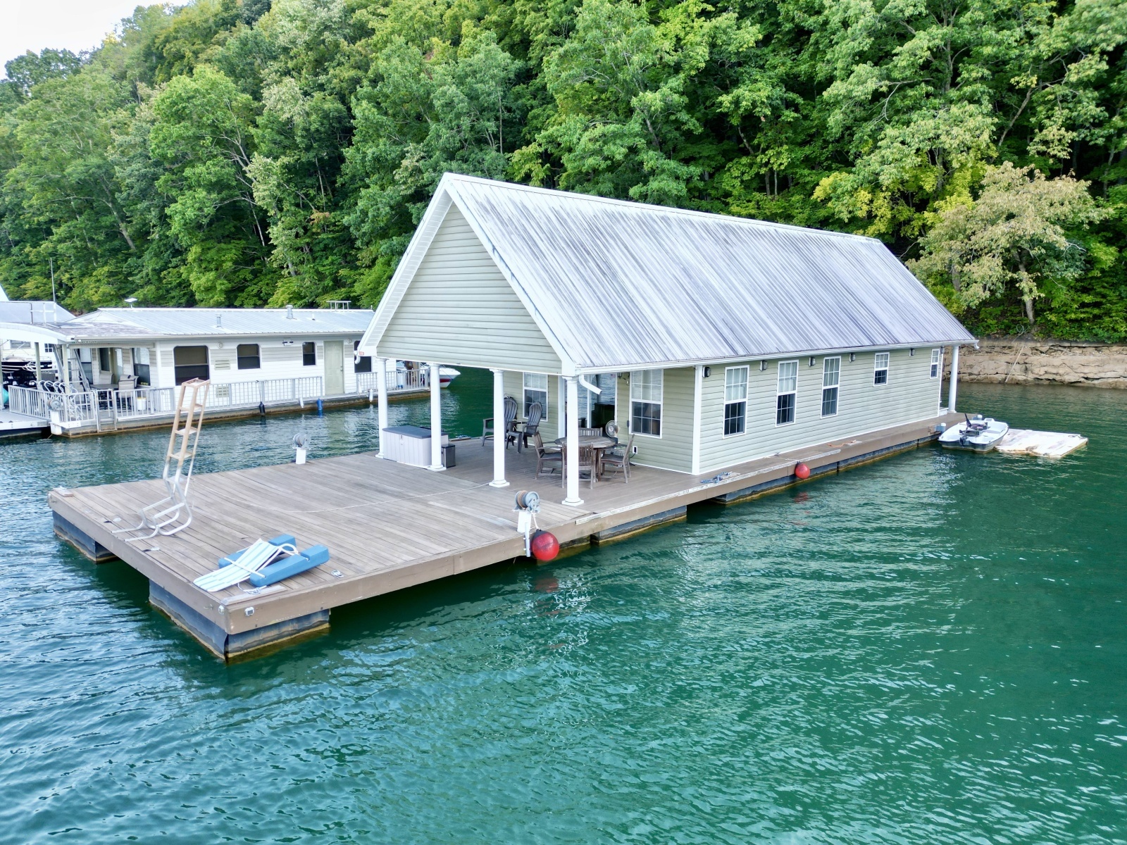 2006 Custom 20 x 43 Floating Cabin - Approx 812sqft