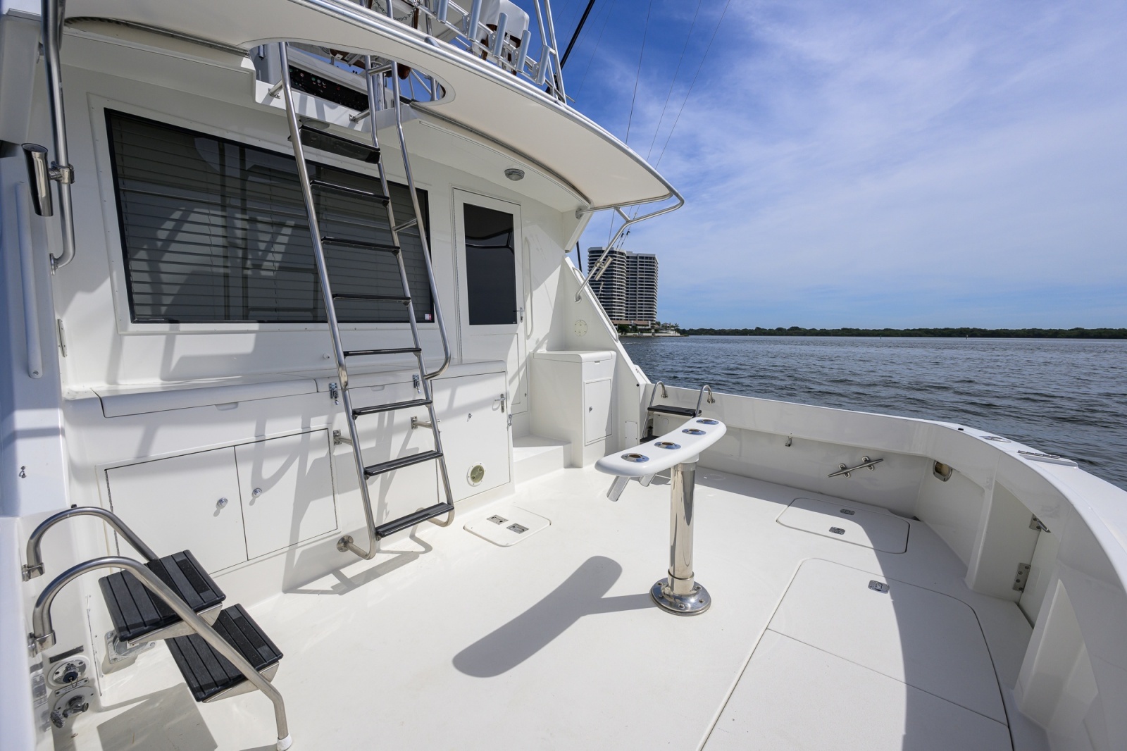 Hatteras 46 - Headwinds