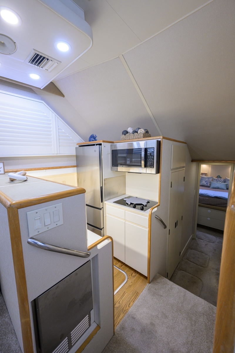 Hatteras 46 - Headwinds