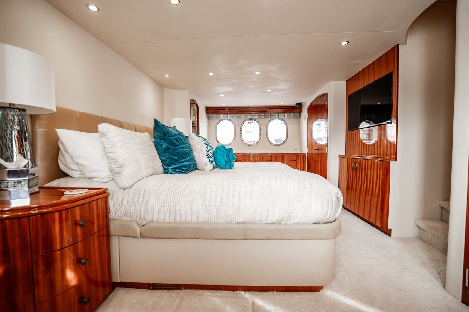 2012 Hatteras photo 71