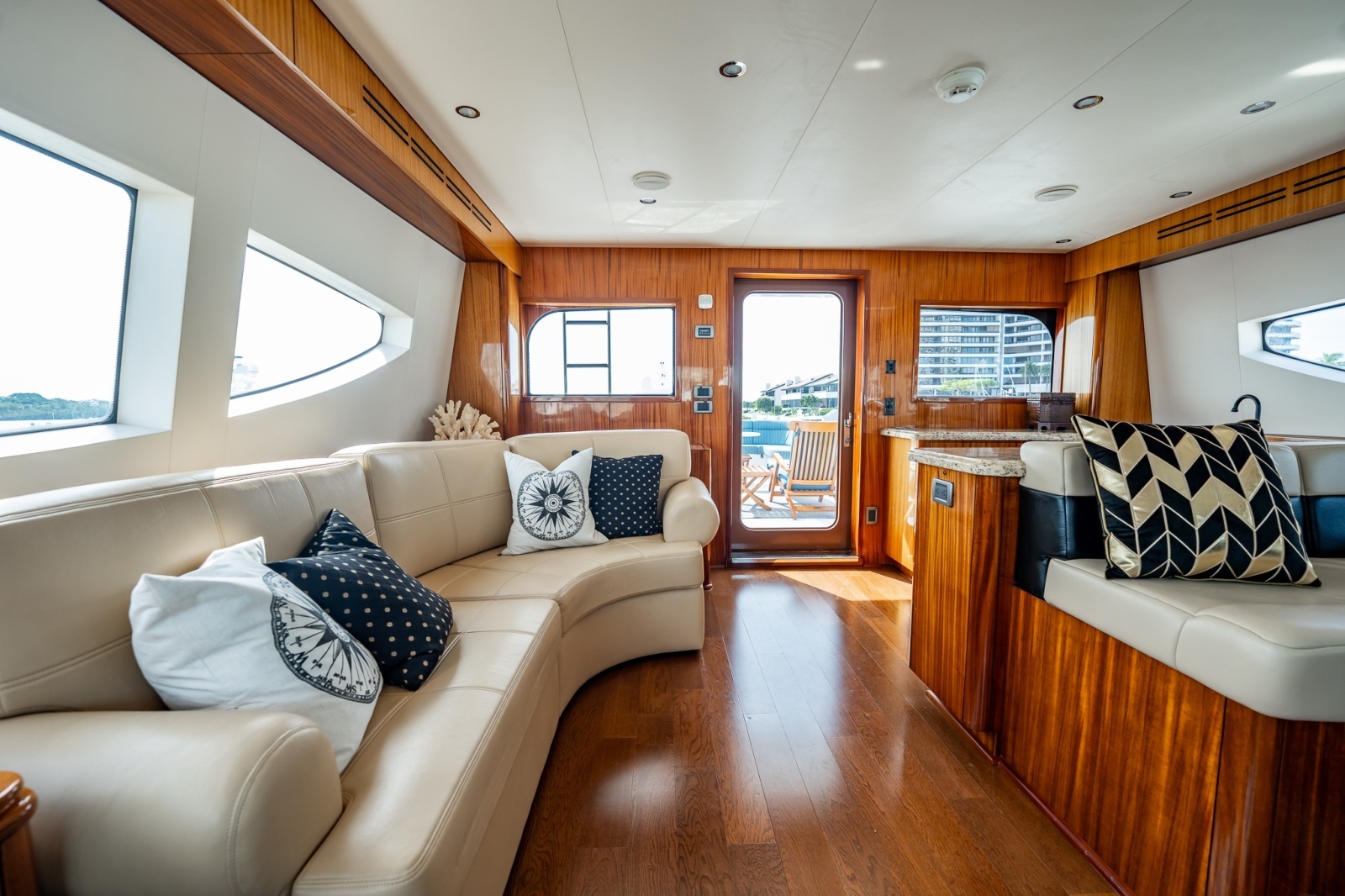 2012 Hatteras photo 18