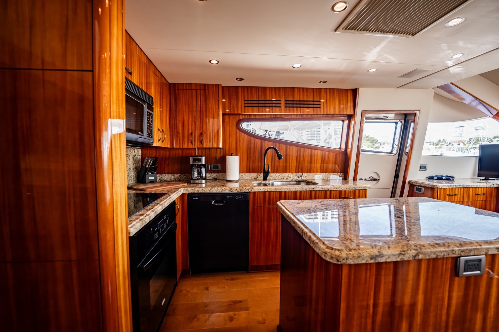 2012 Hatteras photo 62
