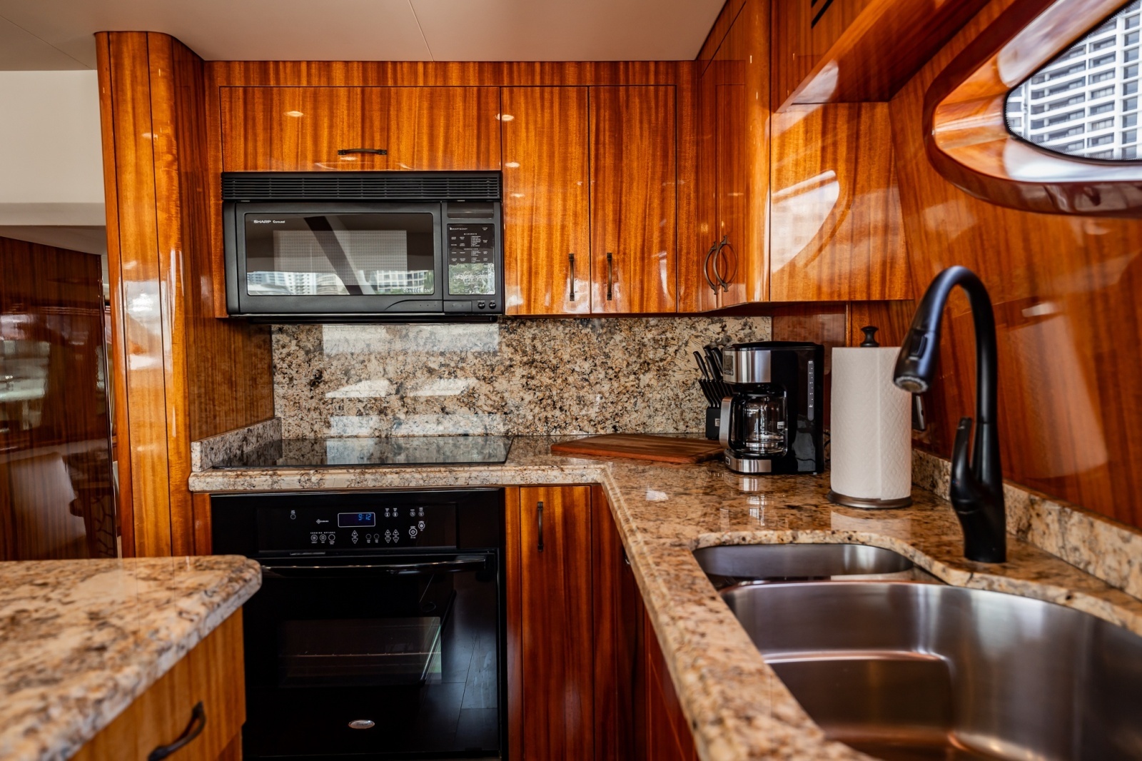 2012 Hatteras photo 65