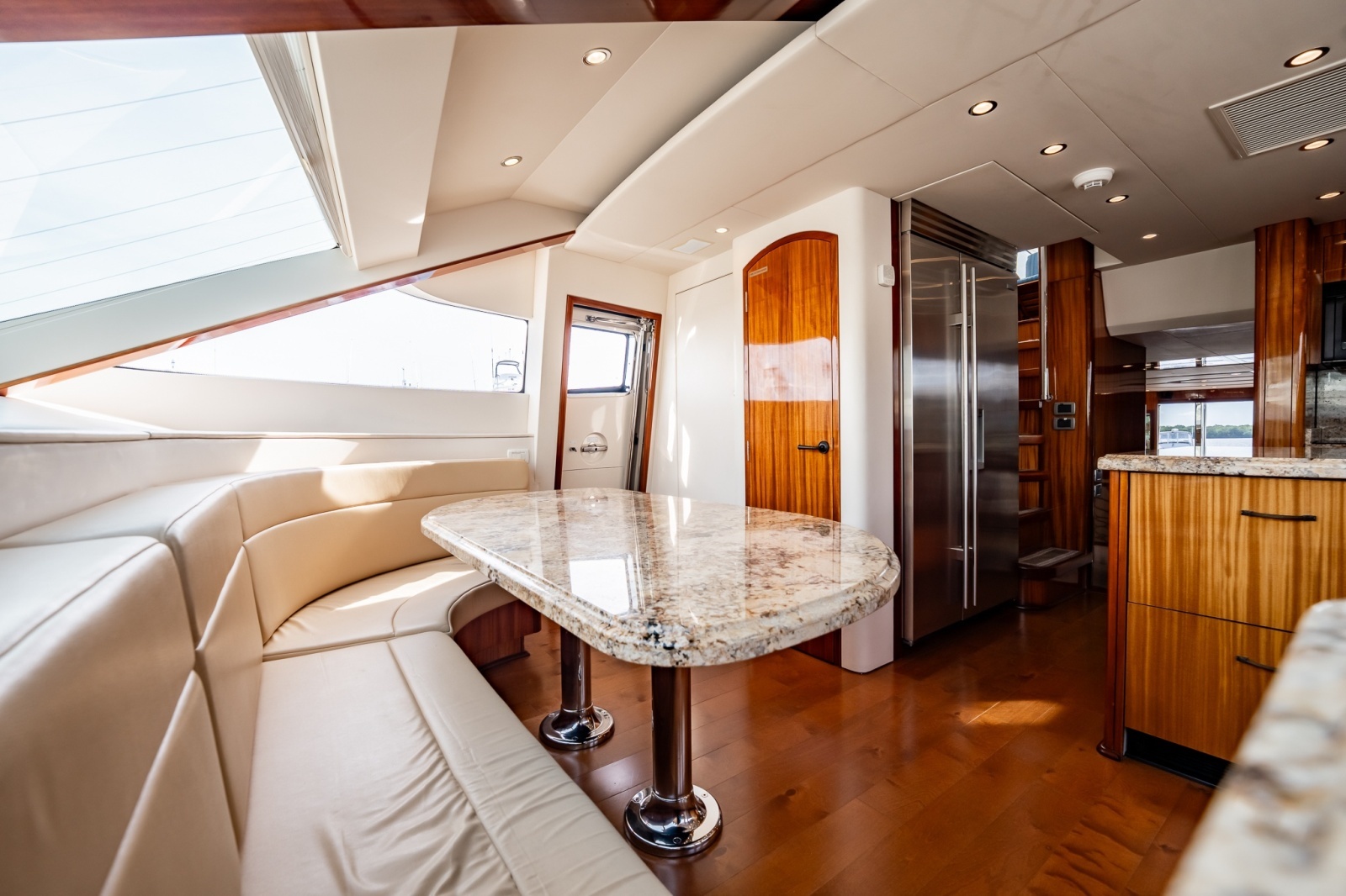 2012 Hatteras photo 46