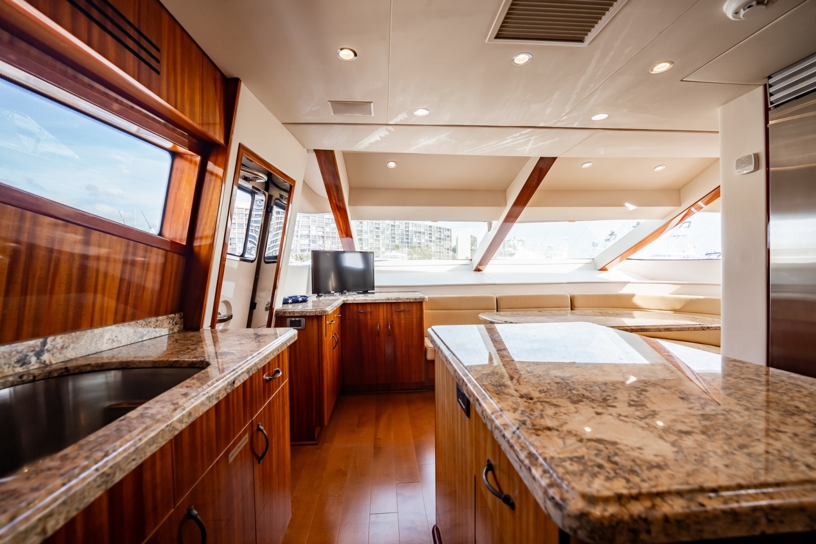 2012 Hatteras photo 47
