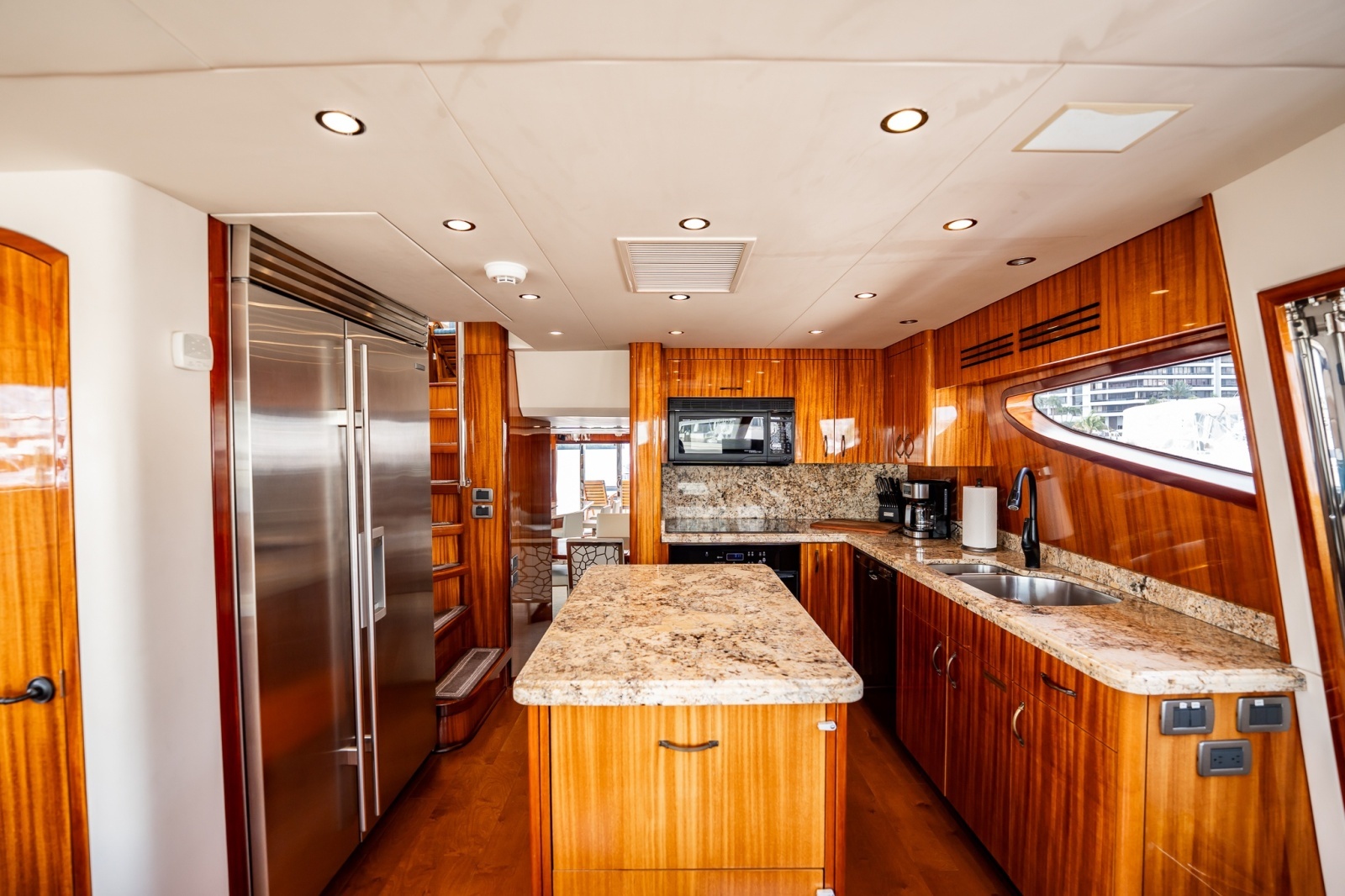 2012 Hatteras photo 56