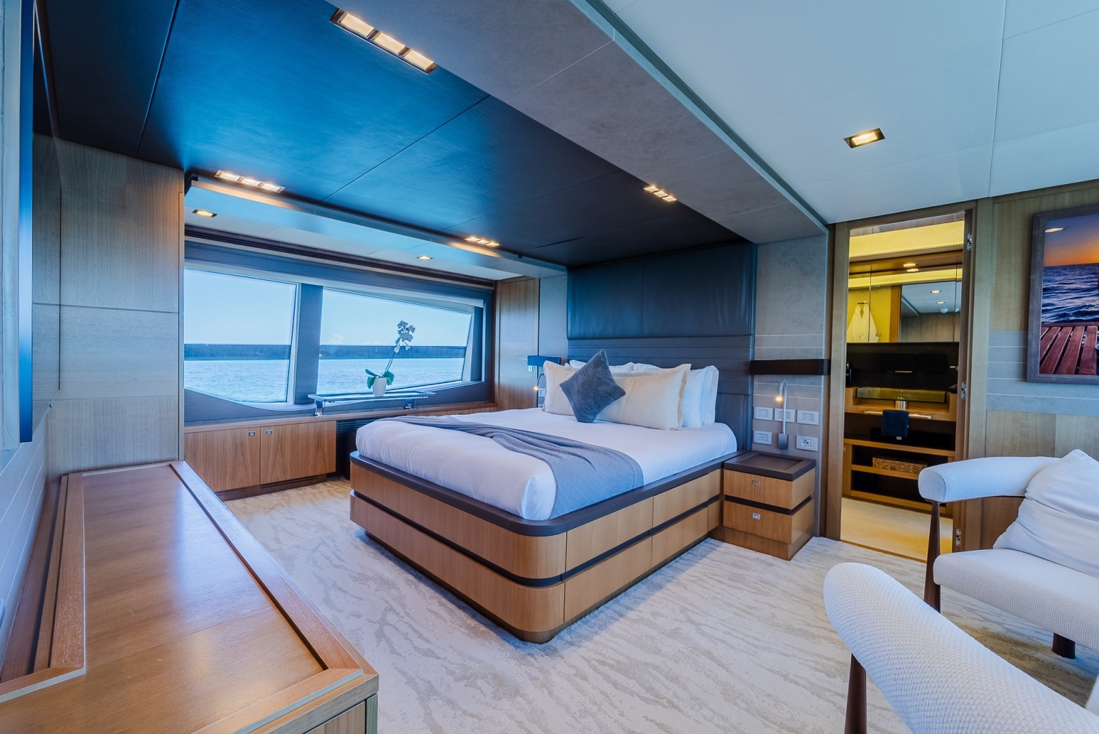 2012 Custom Line Raised Pilothouse