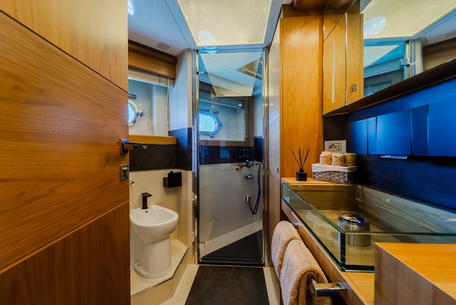 2012 Custom Line Raised Pilothouse