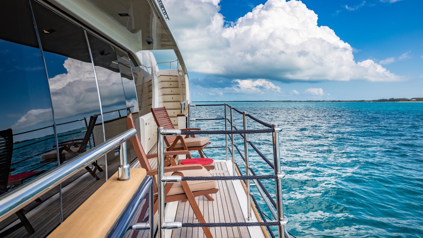 2012 Custom Line Raised Pilothouse