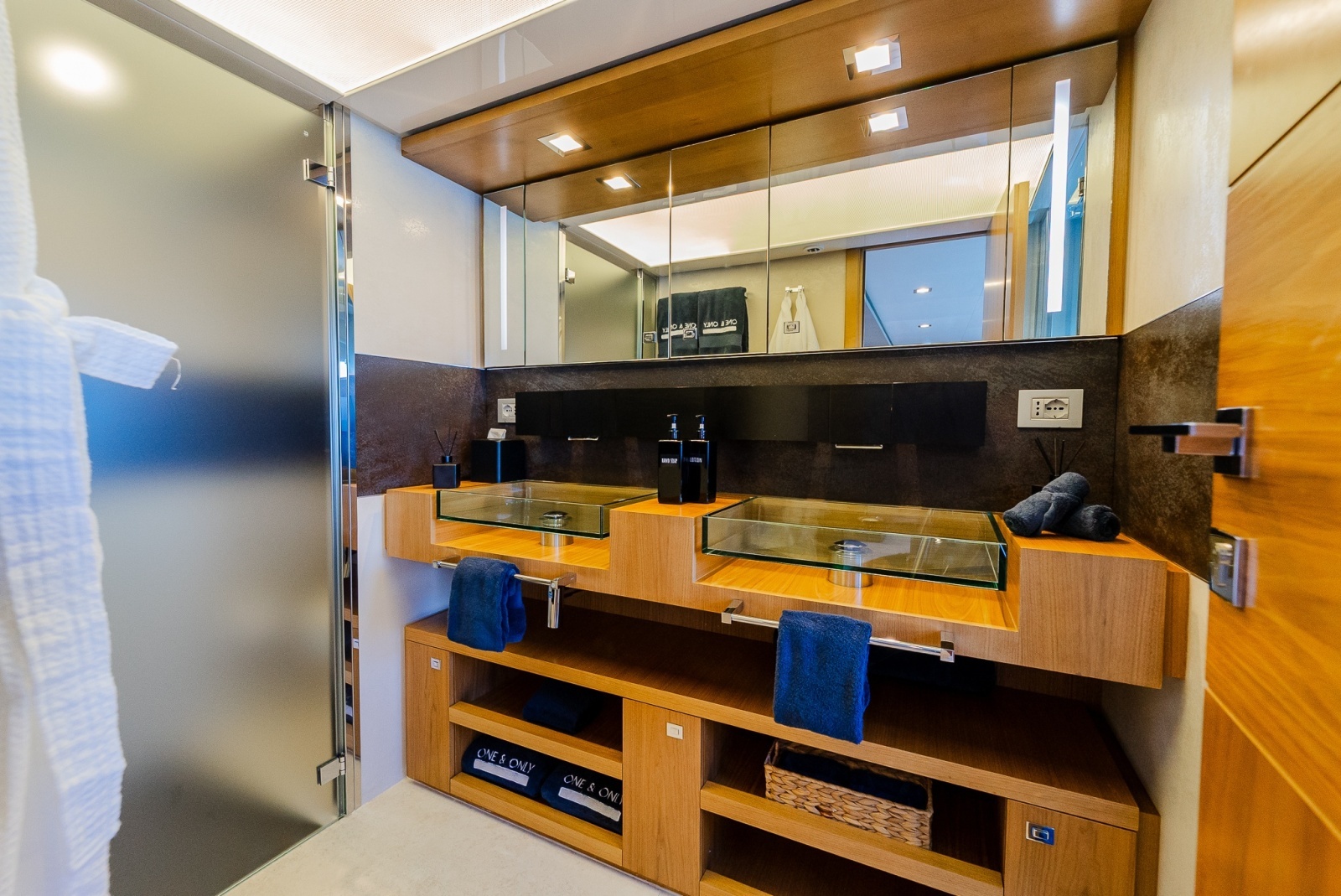 2012 Custom Line Raised Pilothouse