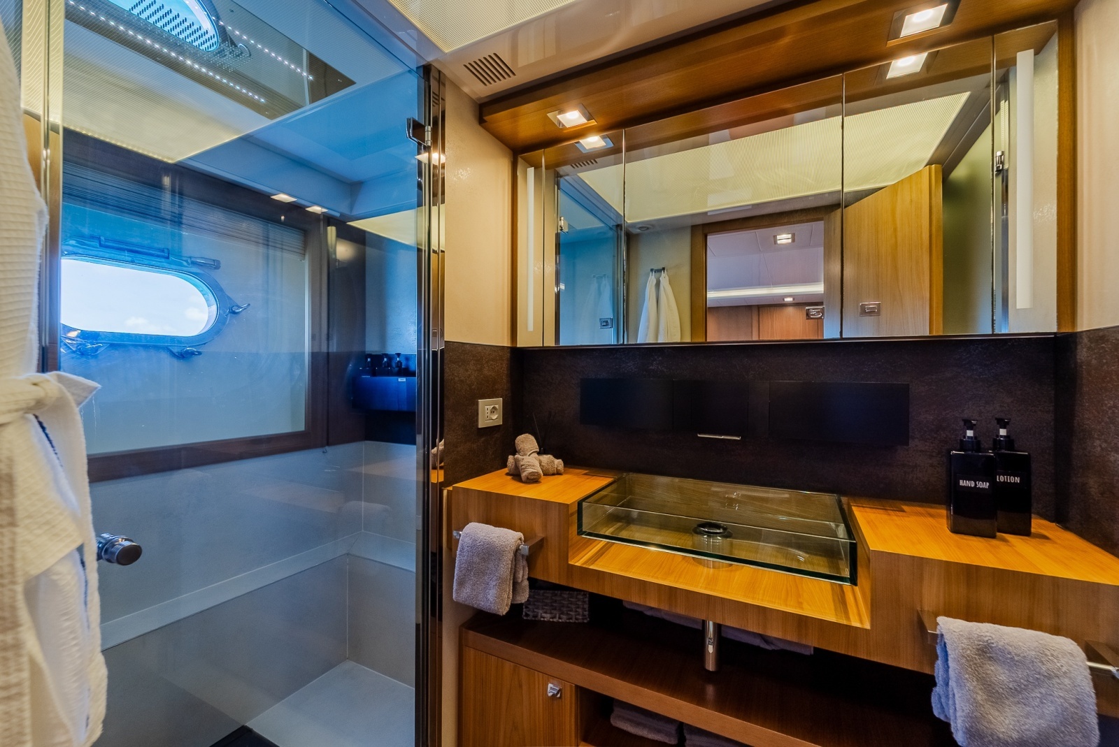 2012 Custom Line Raised Pilothouse