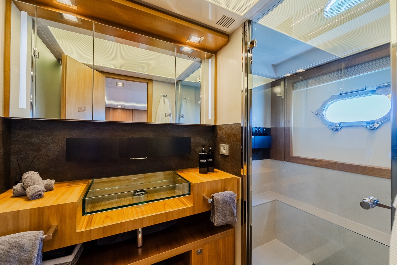 2012 Custom Line Raised Pilothouse