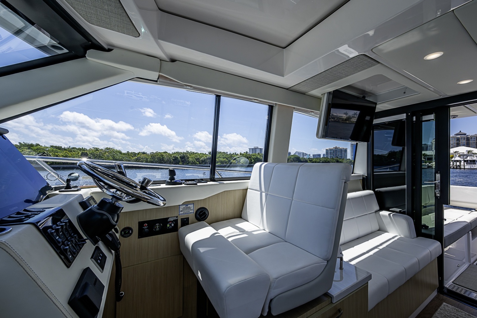 2025 Regal 38 XO