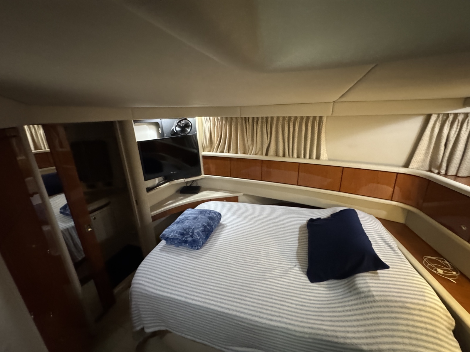 2001 Sea Ray 380 Aft Cabin