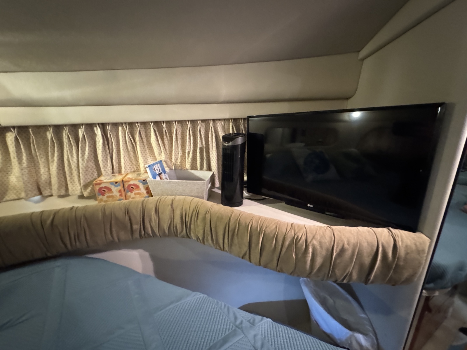 2001 Sea Ray 380 Aft Cabin