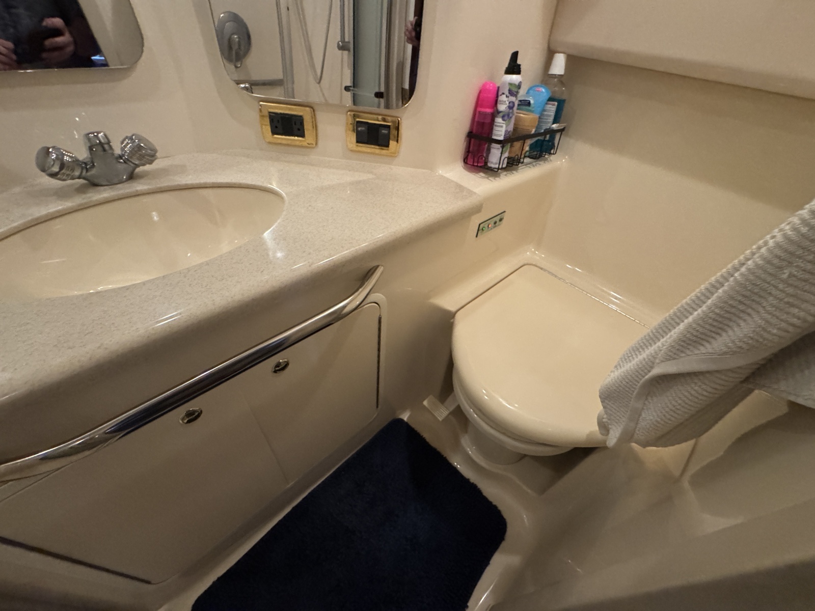 2001 Sea Ray 380 Aft Cabin