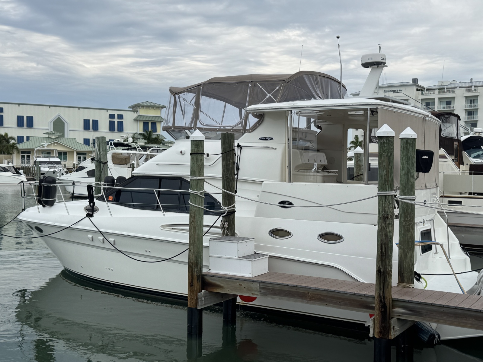 2001 Sea Ray 380 Aft Cabin