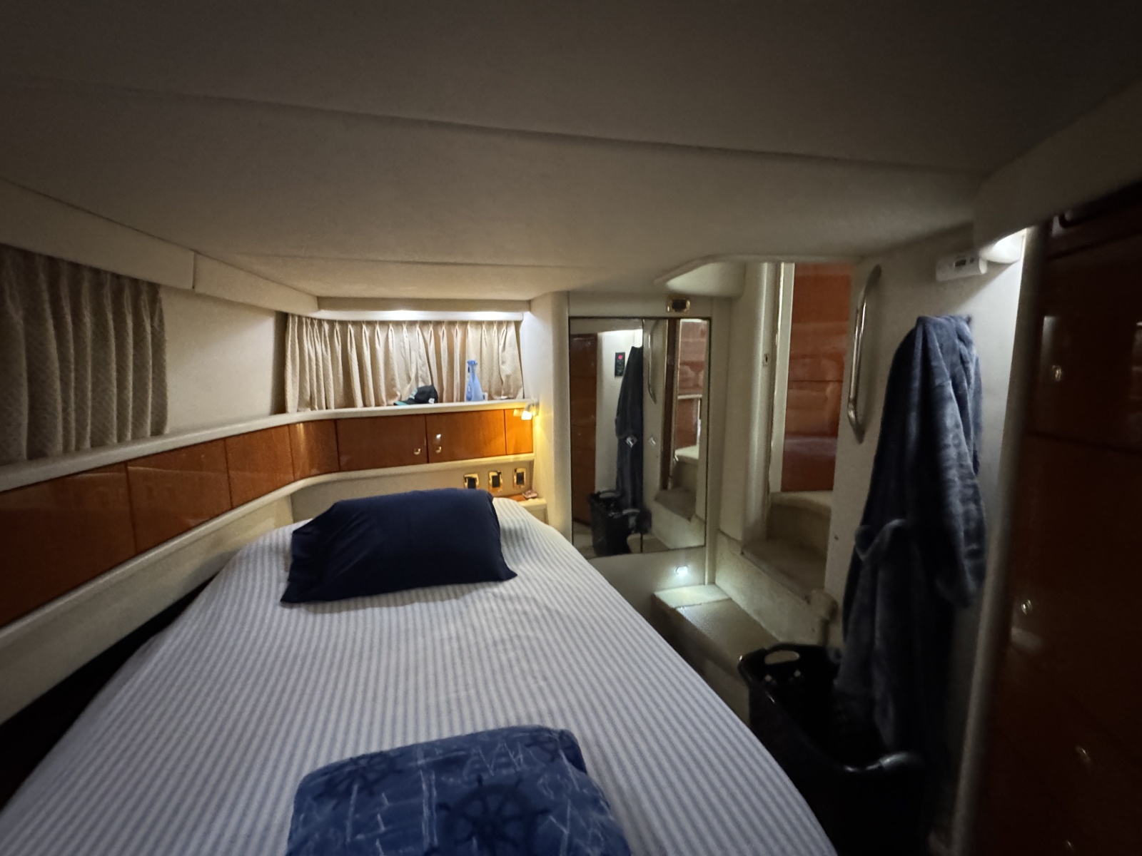 2001 Sea Ray 380 Aft Cabin