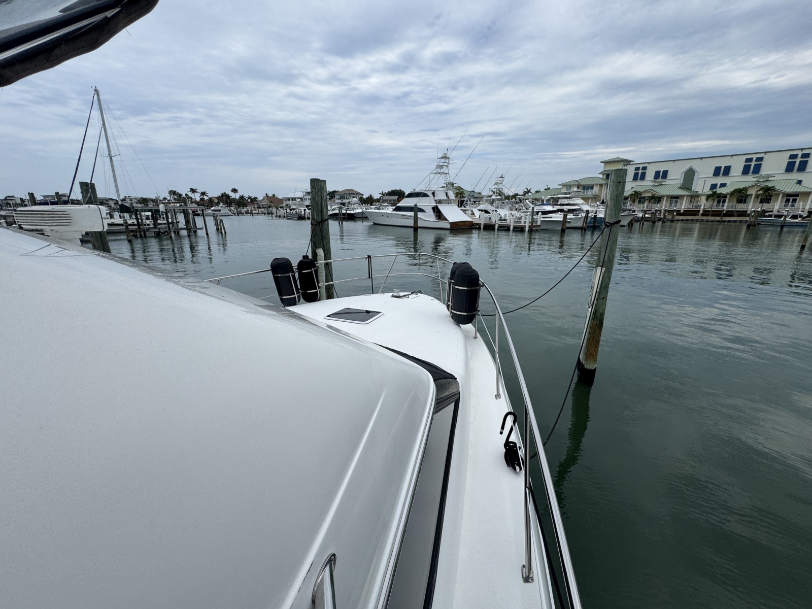 2001 Sea Ray 380 Aft Cabin