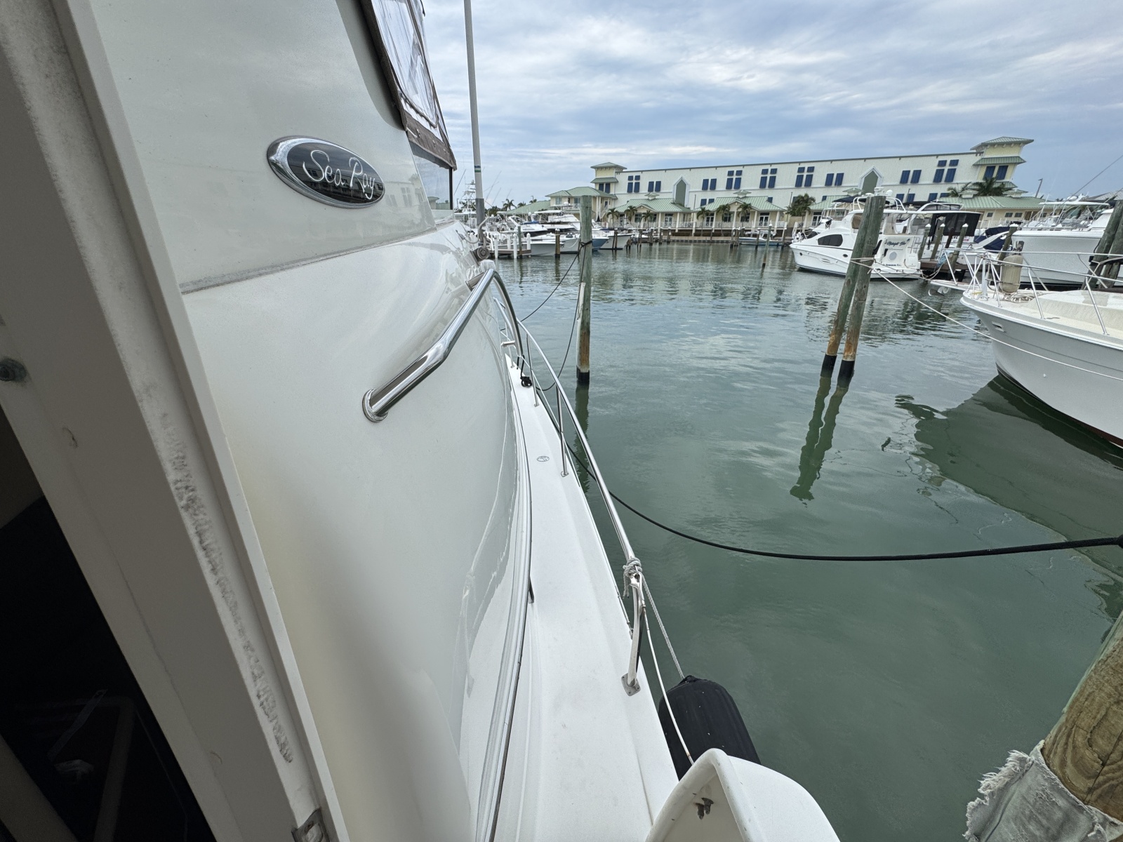 2001 Sea Ray 380 Aft Cabin