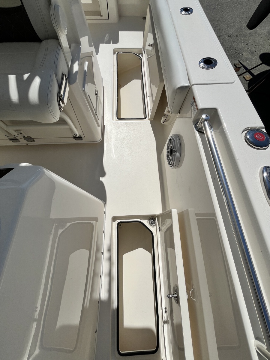 JOBSITE 32ft Cobia Yacht For Sale