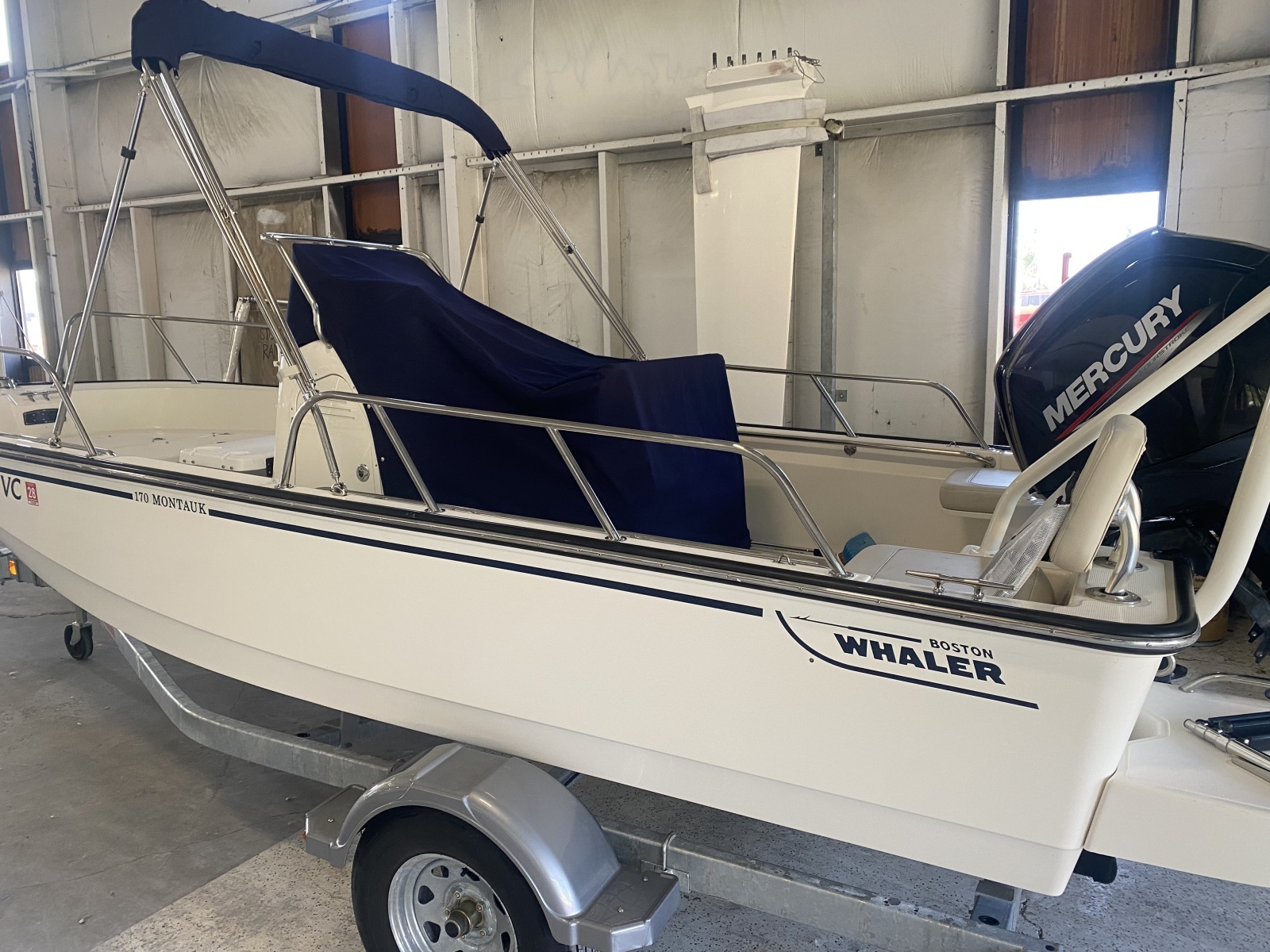 17ft Boston Whaler Yacht For Sale