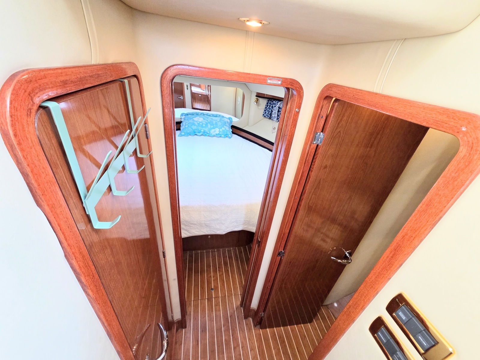 2002 Sea Ray 480 Motor Yacht
