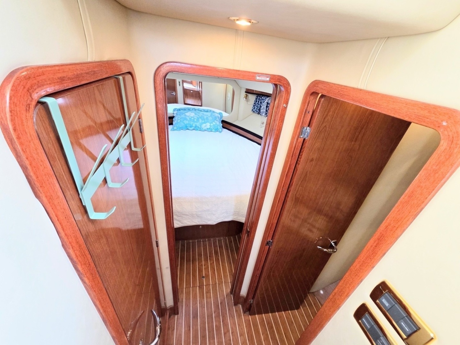 2002 Sea Ray 480 Motor Yacht