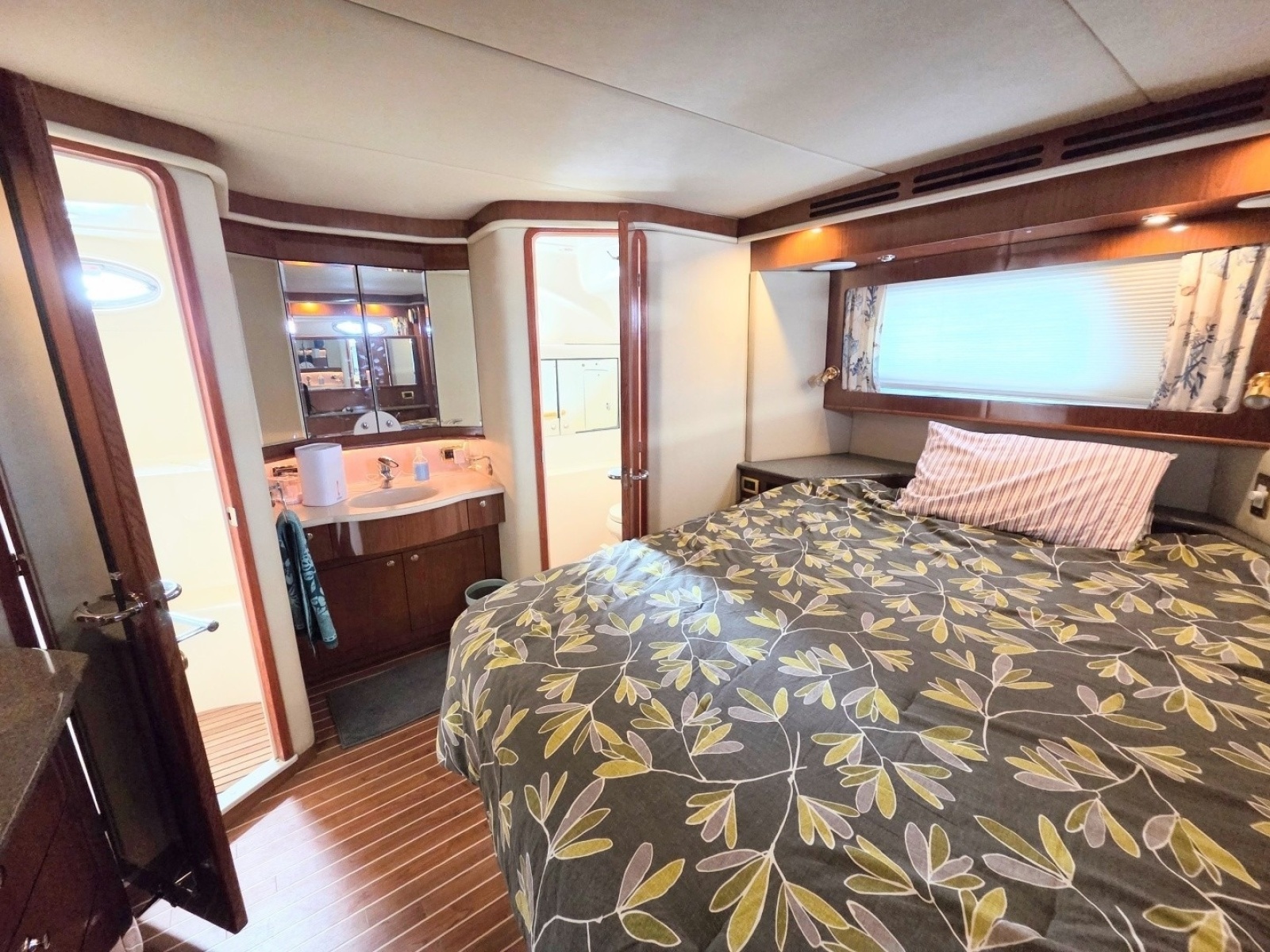 2002 Sea Ray 480 Motor Yacht
