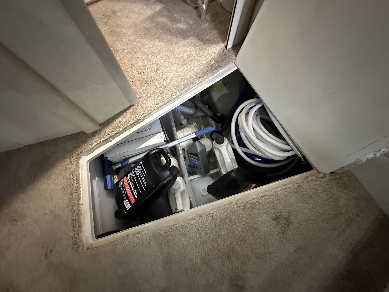 1998 Cruisers Yachts 3650 Aft Cabin