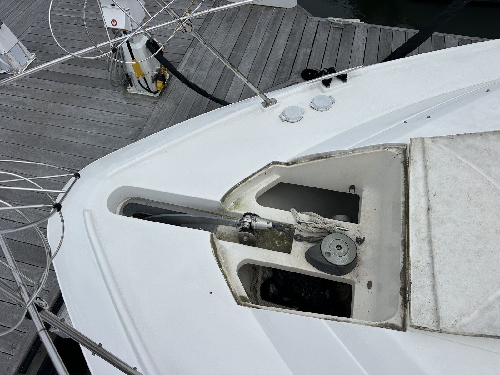 1998 Cruisers Yachts 3650 Aft Cabin