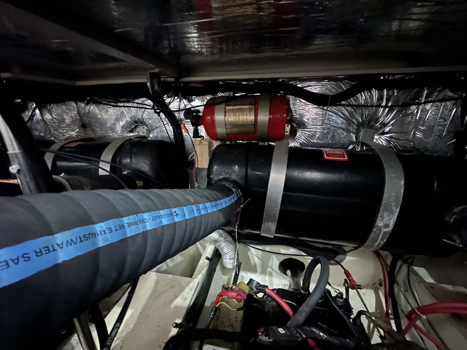 1998 Cruisers Yachts 3650 Aft Cabin