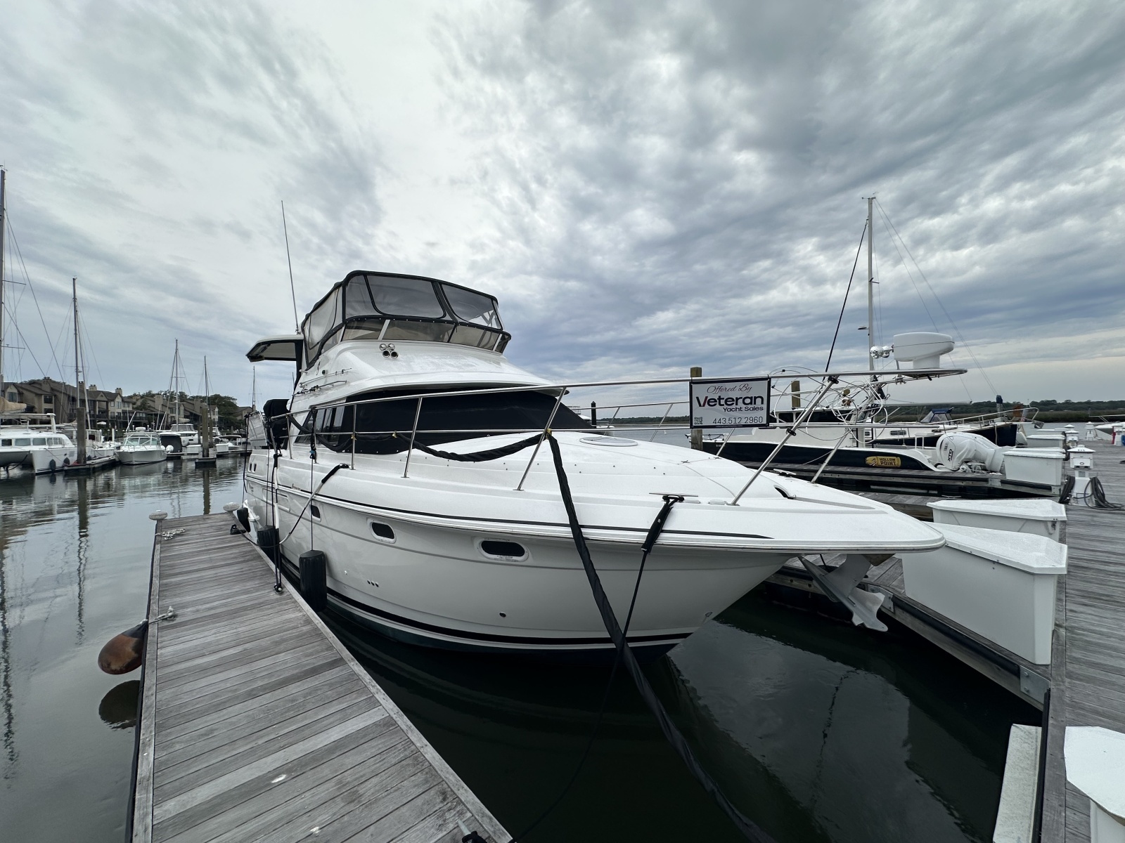 1998 Cruisers Yachts 3650 Aft Cabin