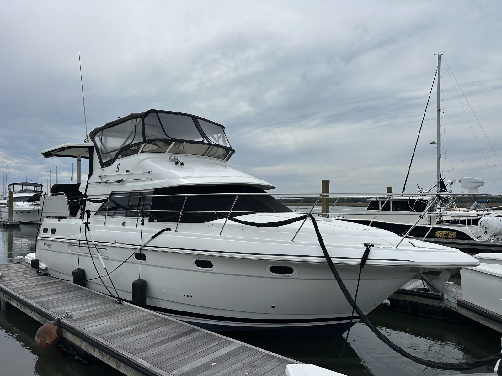 1998 Cruisers Yachts 3650 Aft Cabin