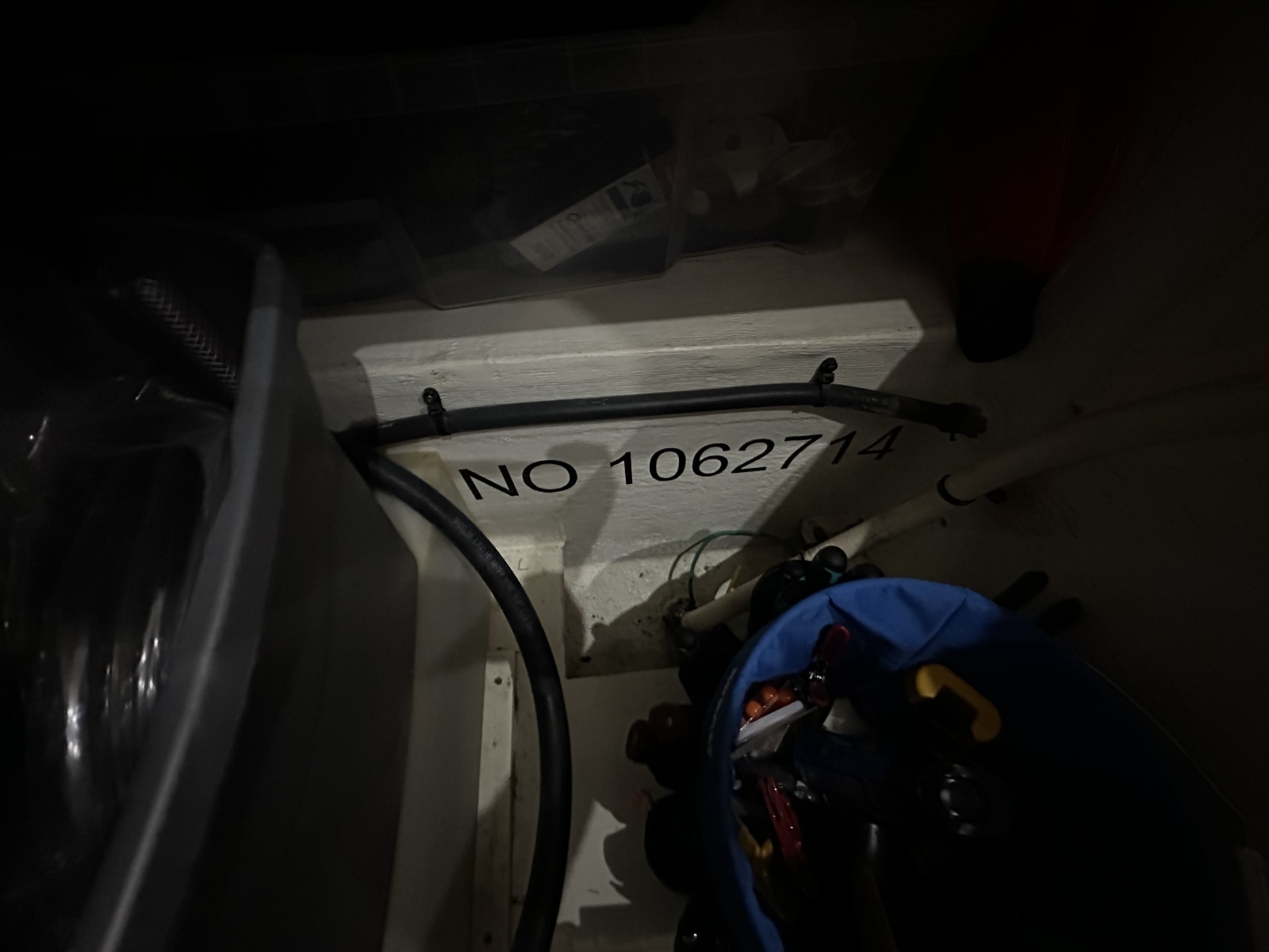 1998 Cruisers Yachts 3650 Aft Cabin
