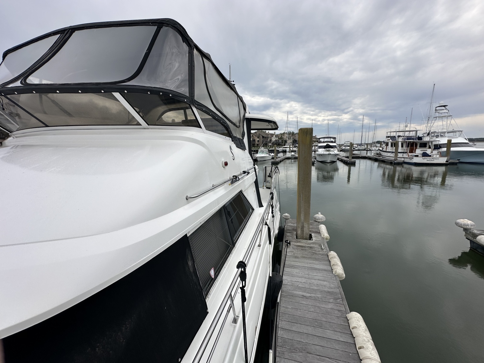 1998 Cruisers Yachts 3650 Aft Cabin
