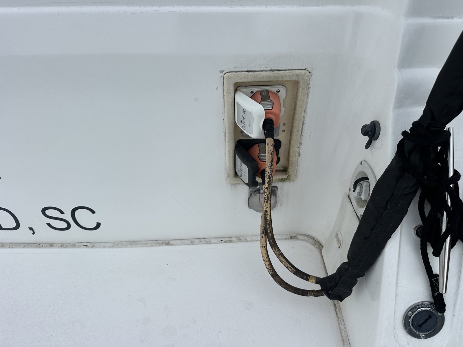 1998 Cruisers Yachts 3650 Aft Cabin