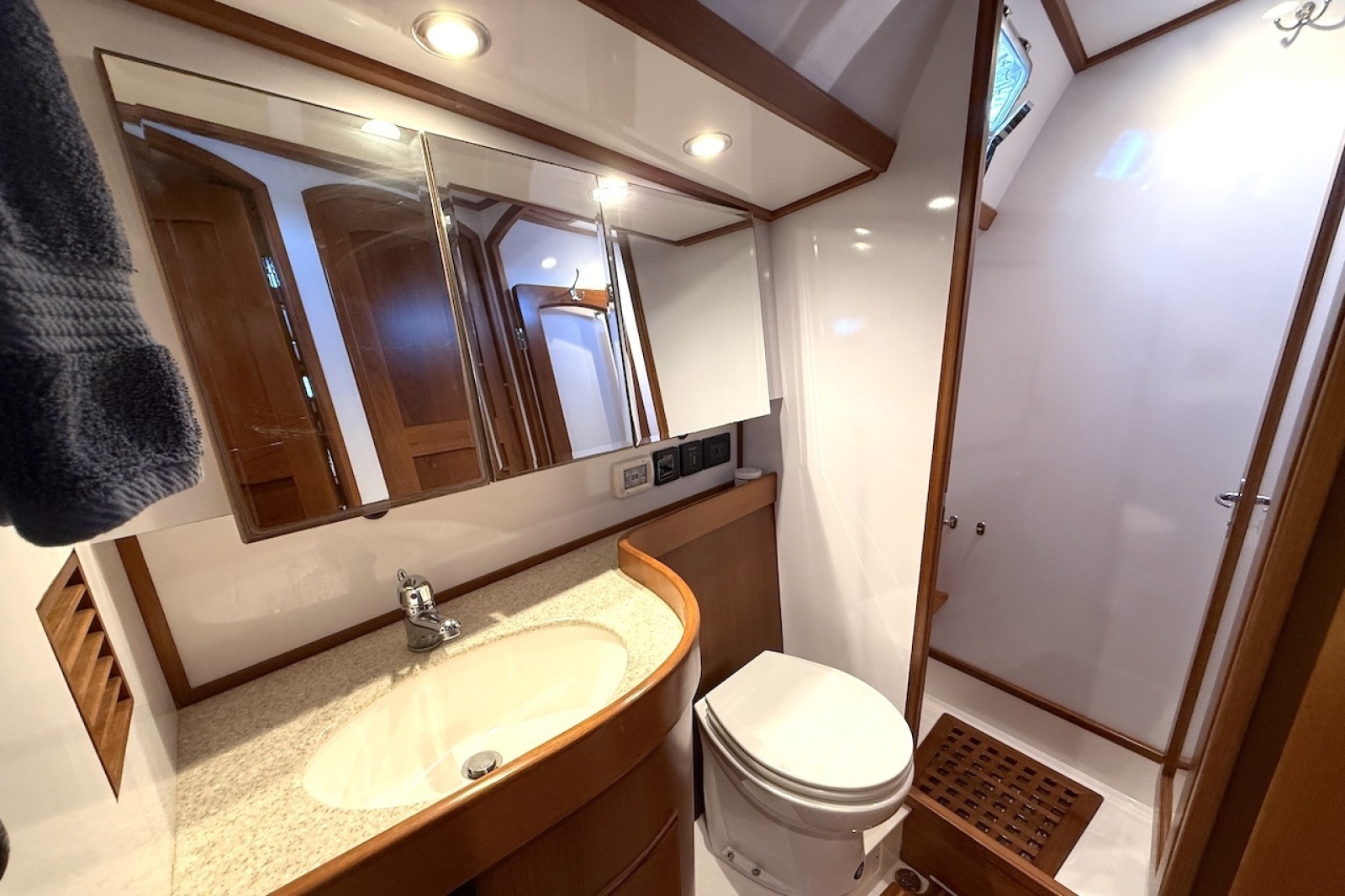 2014 Hylas 56