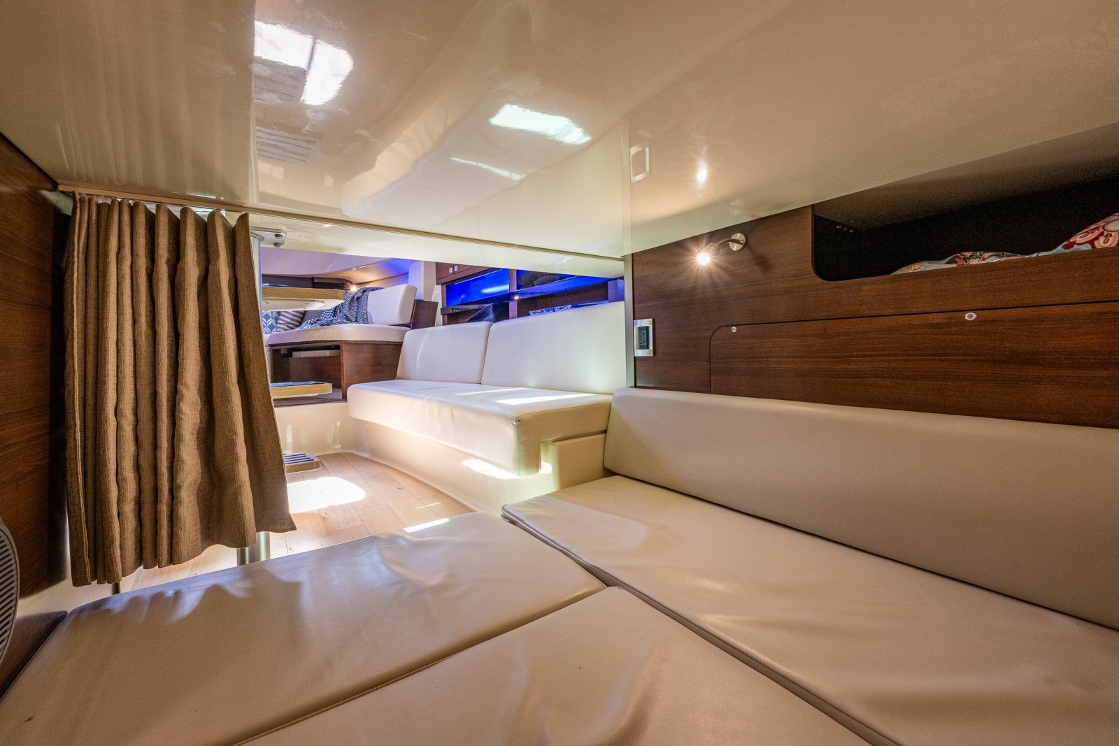 35' 2019 Boston Whaler 345 Conquest