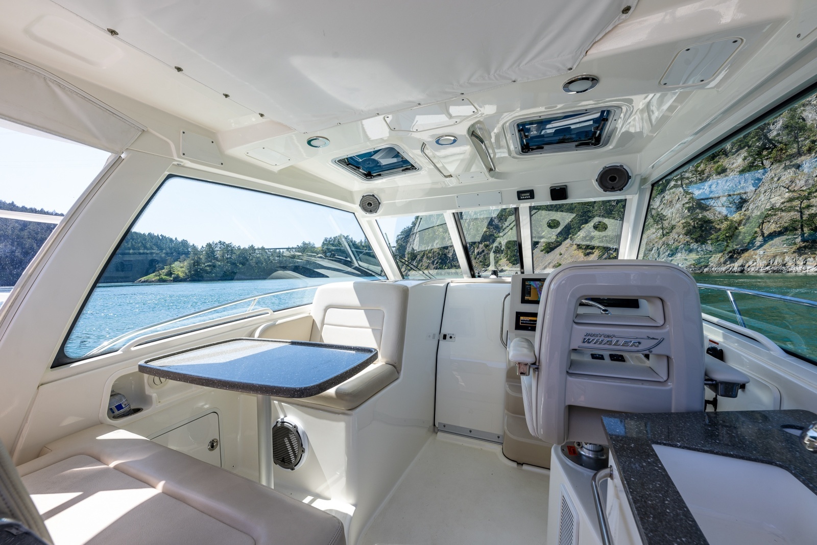 2019 Boston Whaler 345 Conquest