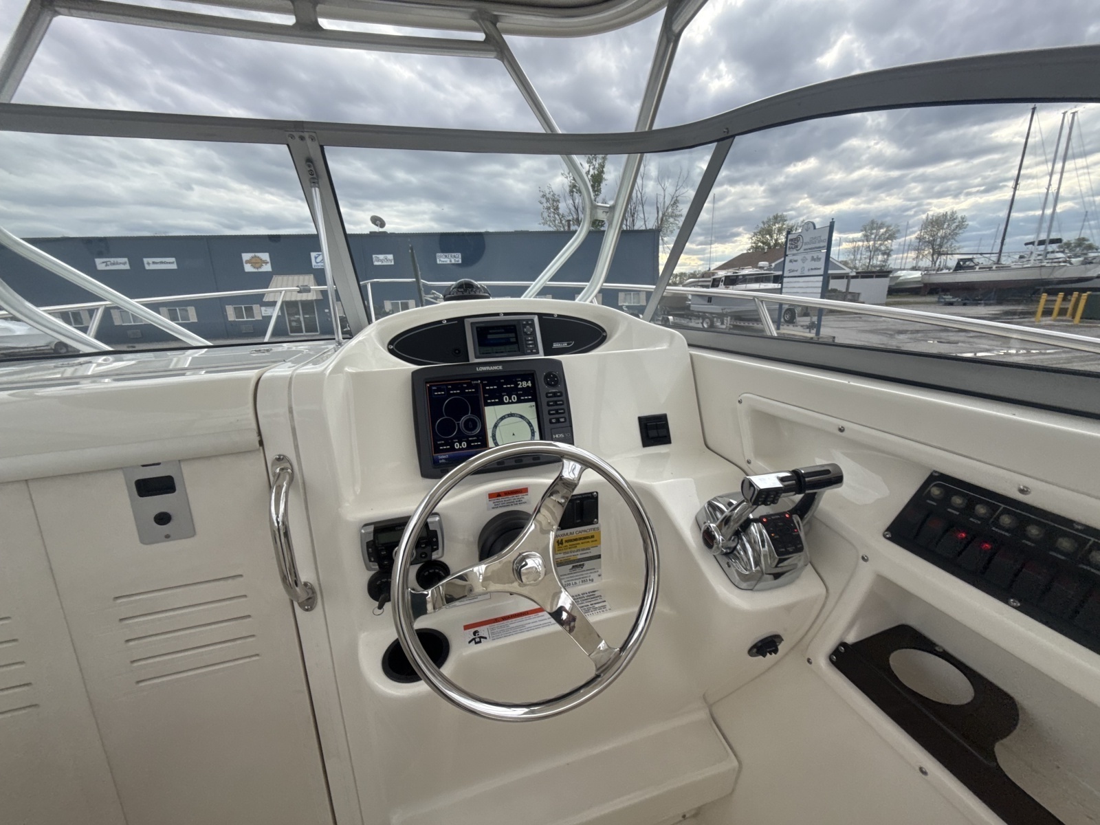 26ft Boston Whaler Yacht For Sale