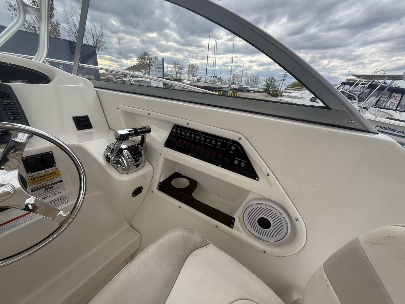 26ft Boston Whaler Yacht For Sale