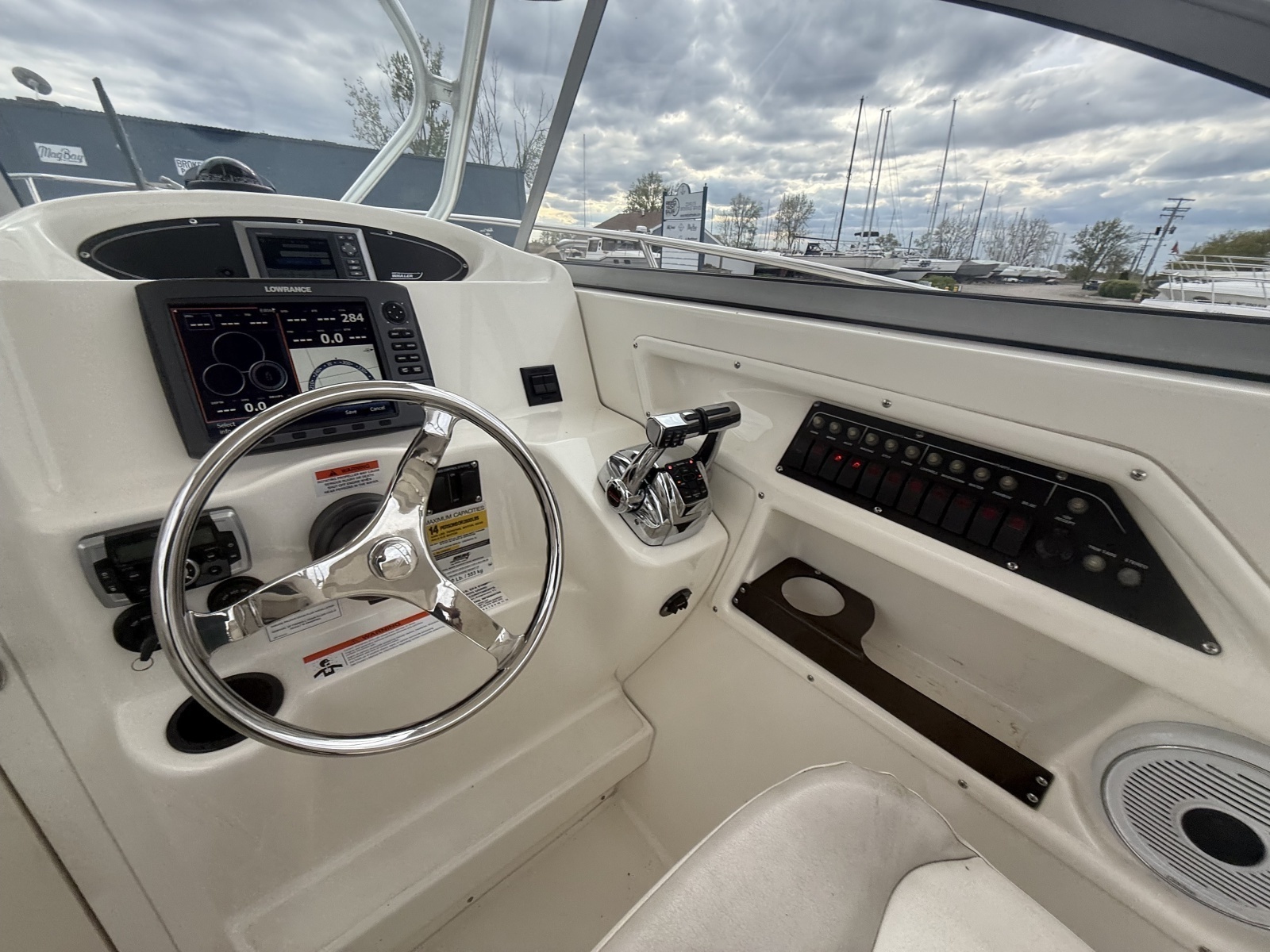 26ft Boston Whaler Yacht For Sale