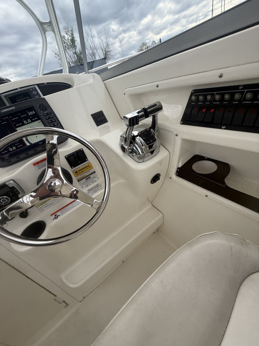 26ft Boston Whaler Yacht For Sale