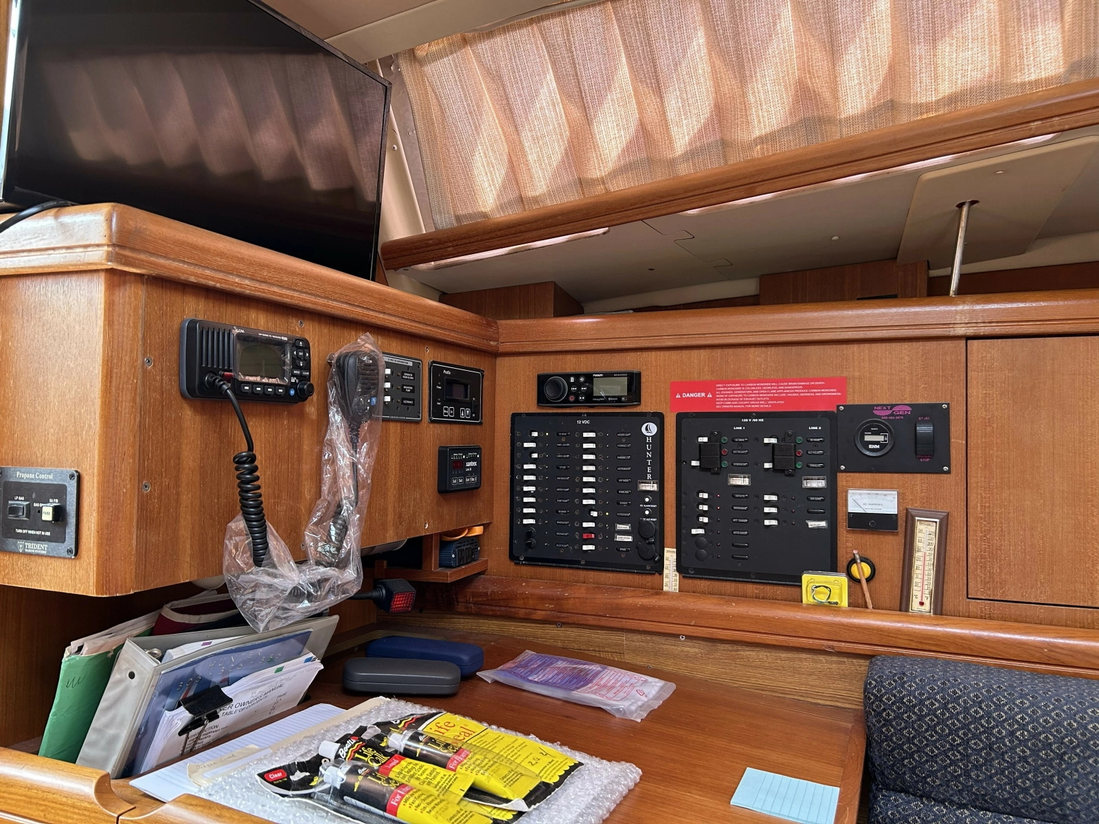 2004 Hunter 36