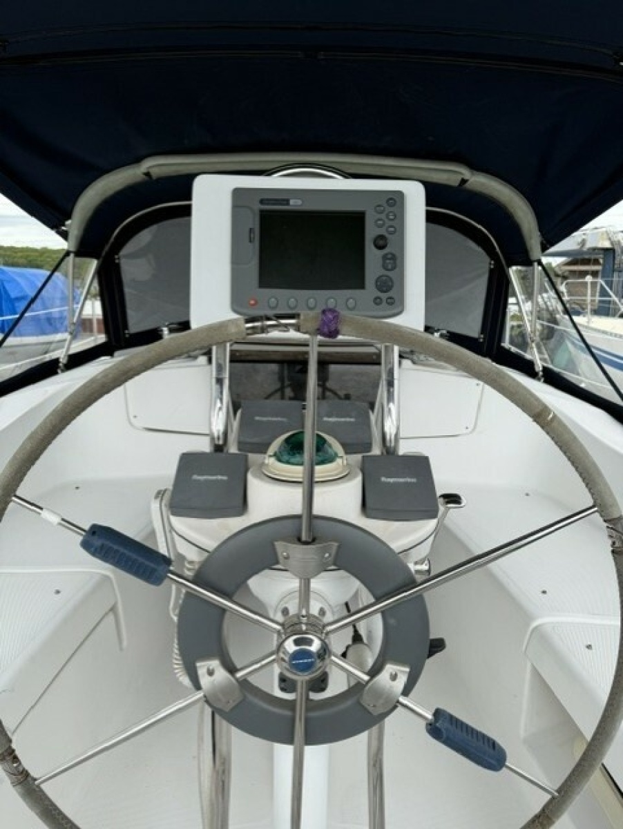 2004 Hunter 36