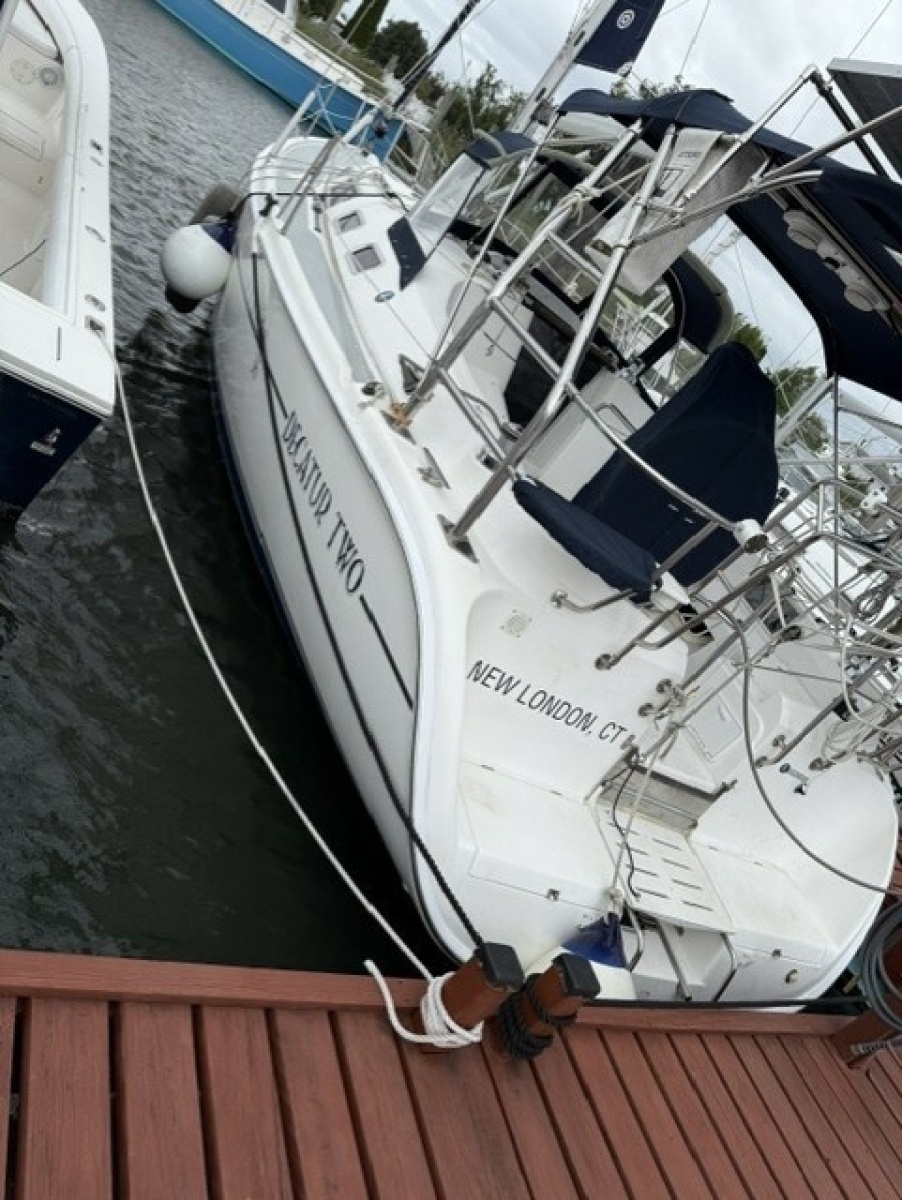 2004 Hunter 36